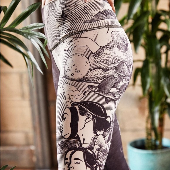 RARE Niyama Sol High Waisted Moon Child Legging - Picture 3 of 6